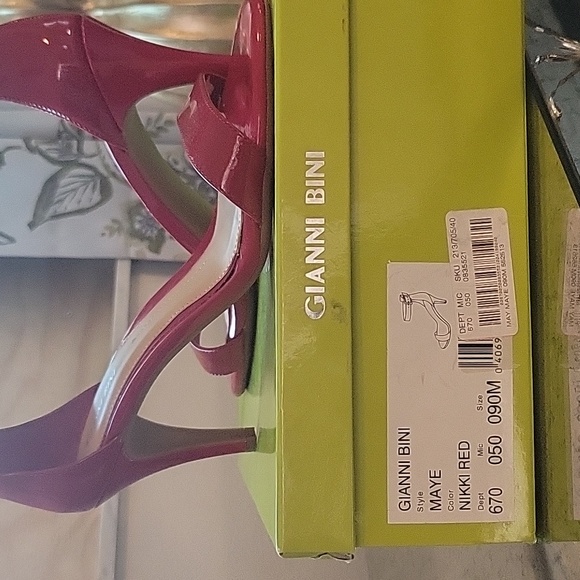 Red heels - Picture 5 of 5